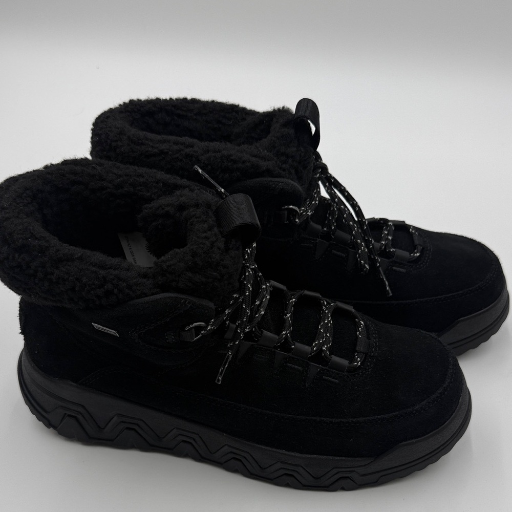 New-UGG-Terretrail Cozy Lace up Black Suede Fur-Lined Boots- Size 9 - Picture 2 of 11